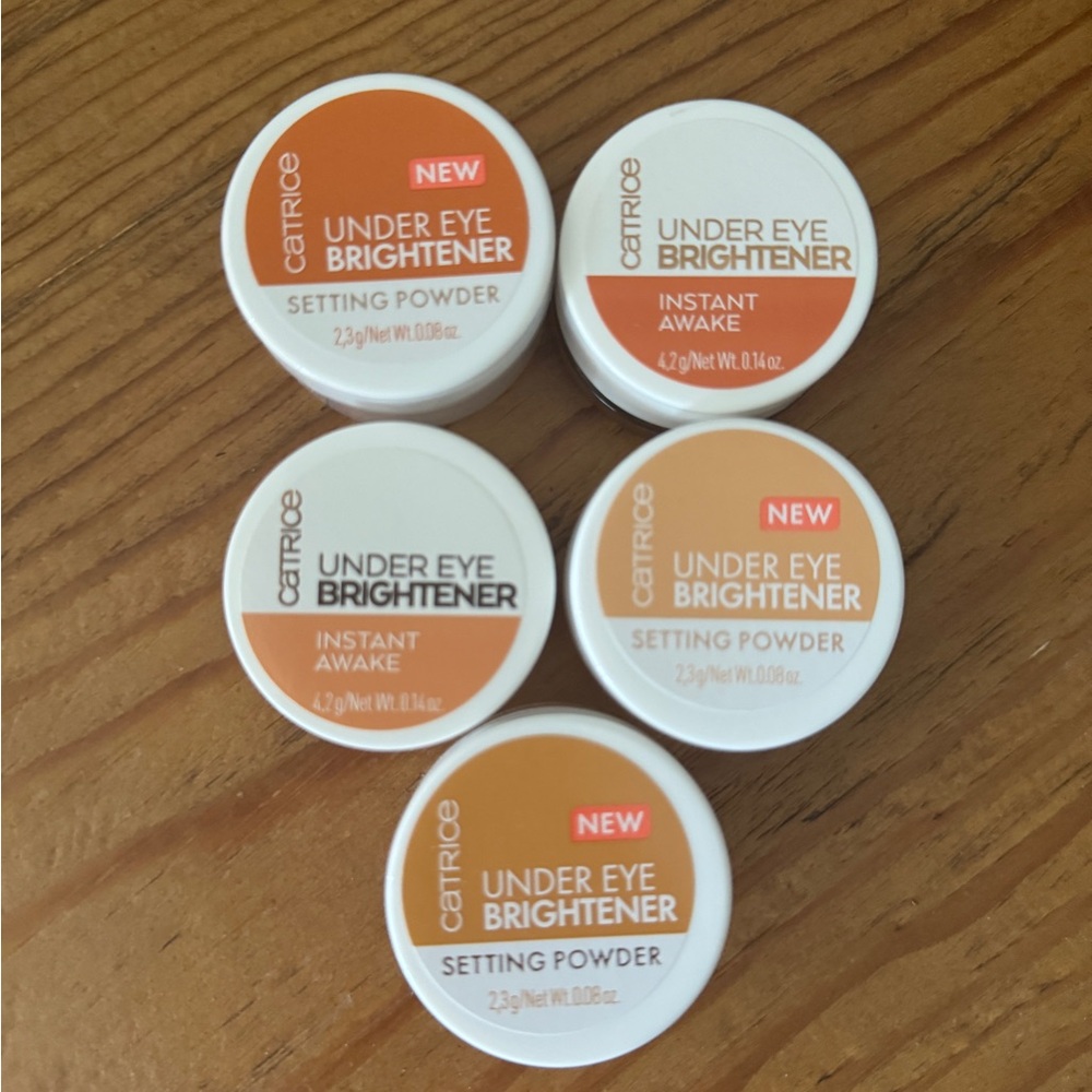 Orange and White Setting Powder for a Flawless Finish